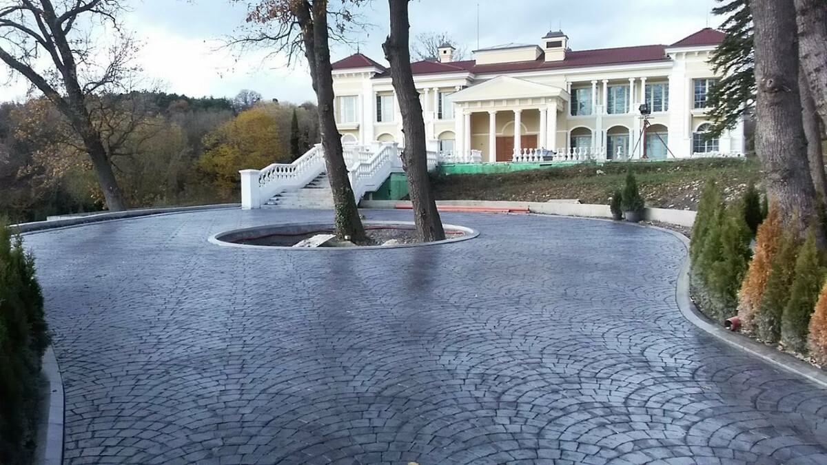 3 Публични обекта, които се нуждаят от щампован бетон спешно